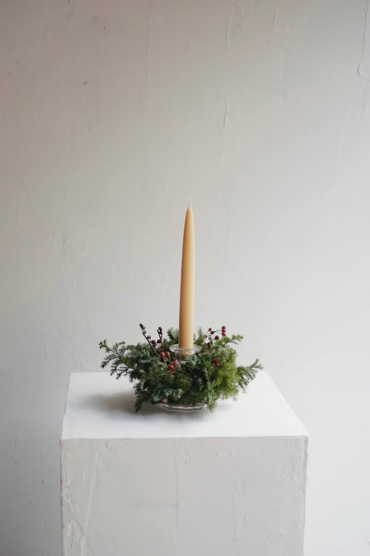 深緑のクリスマスリース