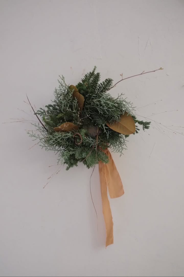 深緑のクリスマスリース