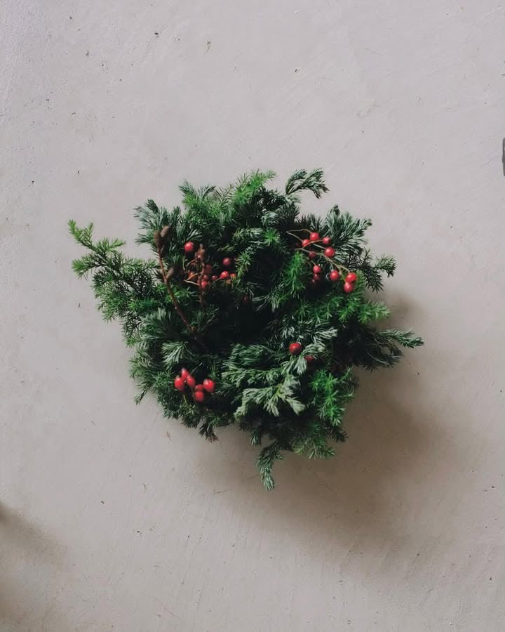 深緑のクリスマスリース