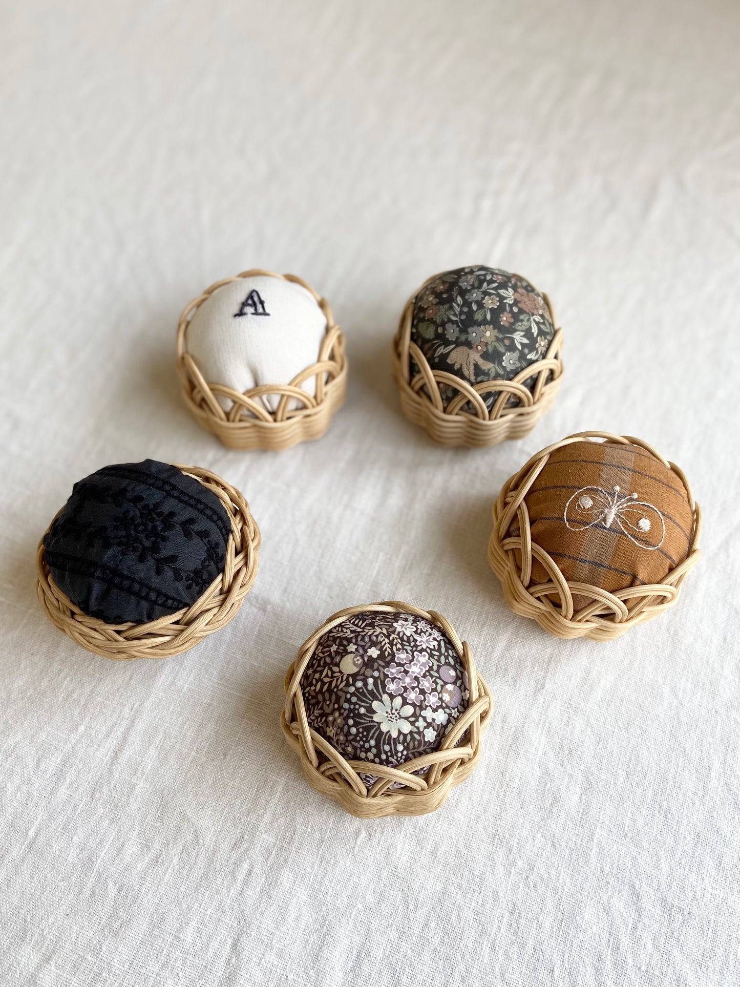 ラタンでつくるピンクッション